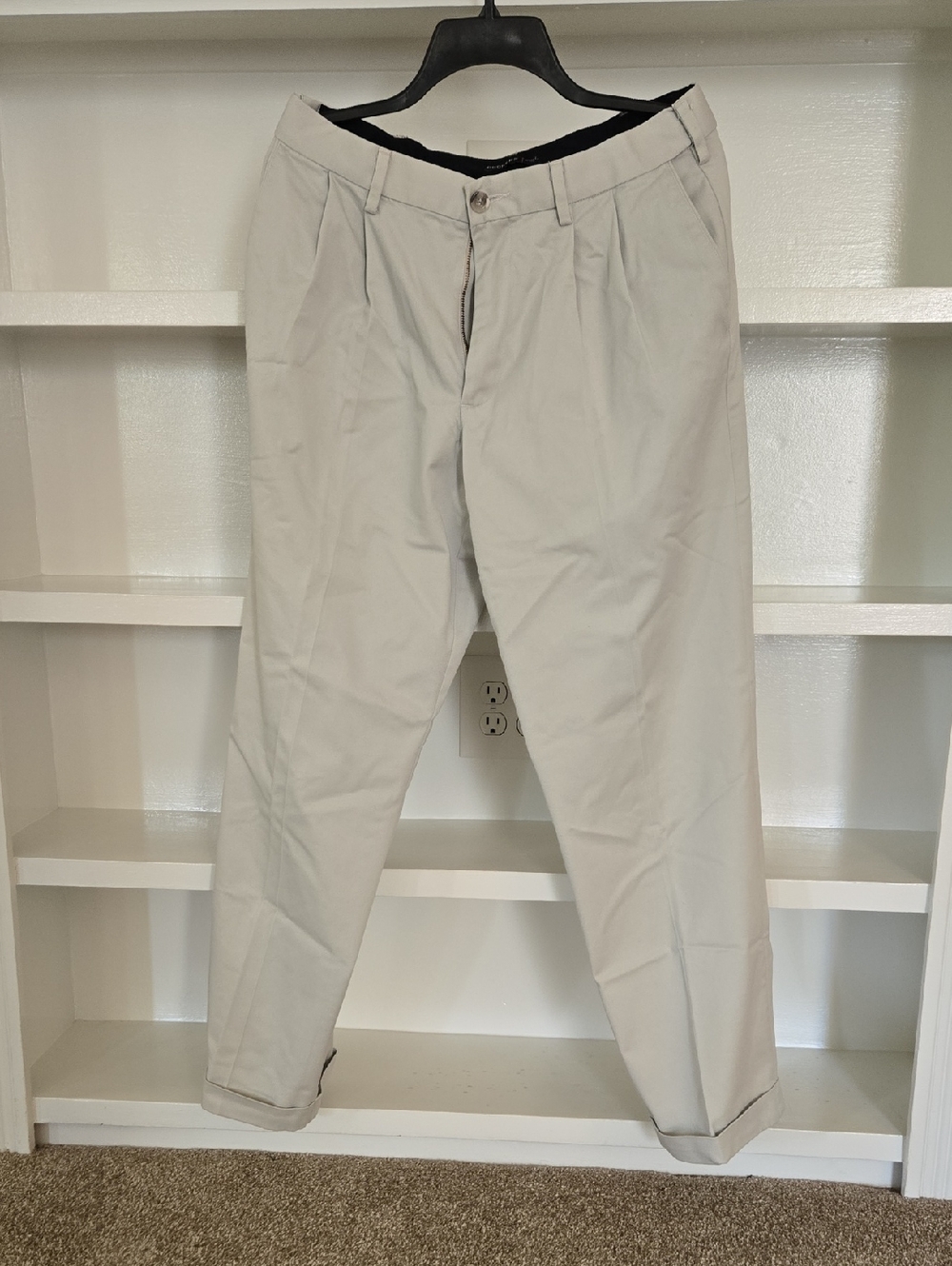 Dockers Men's Light Khaki Pleated Chinos